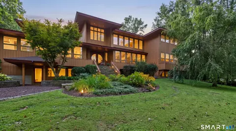 85 Norrans Ridge Dr, Ridgefield, CT 06877