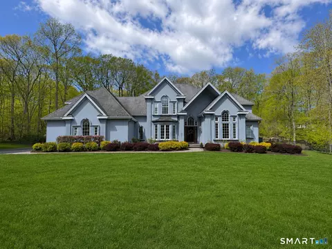350 Squaw Ln, Guilford, CT 06437