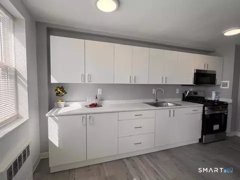 54 W North St #305, Stamford, CT 06902