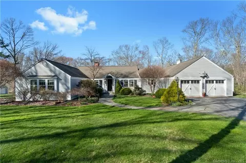 4 White Farm Ln, Old Lyme, CT 06371
