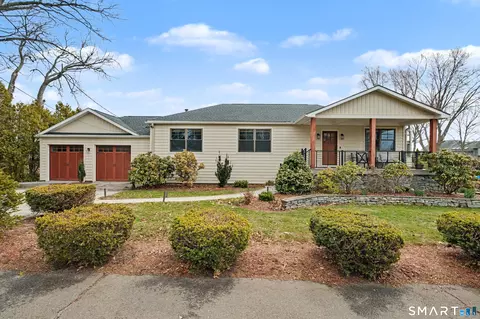 25 Harbor St, Branford, CT 06405