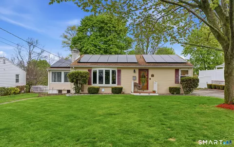 44 Skyline Dr, Waterbury, CT 06706