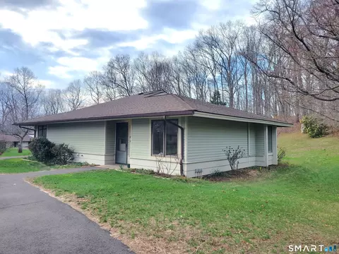 14 Sycamore Dr #D, Mansfield, CT 06268