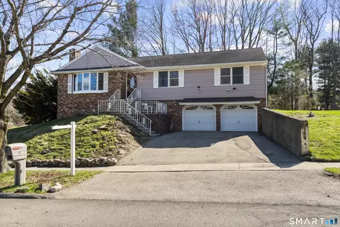 450 Emerald Pl, Stratford, CT 06615