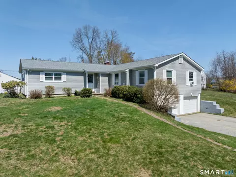 9 Evas Dr, Brookfield, CT 06804