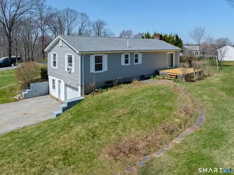 Exterior - 9 Evas Dr, Brookfield, CT 06804 photo 6 of 7