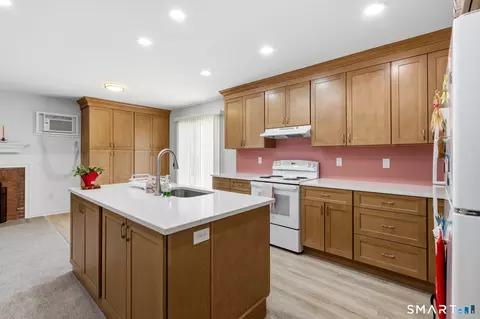 Kitchen - 9 Evas Dr, Brookfield, CT 06804 photo 1 of 3