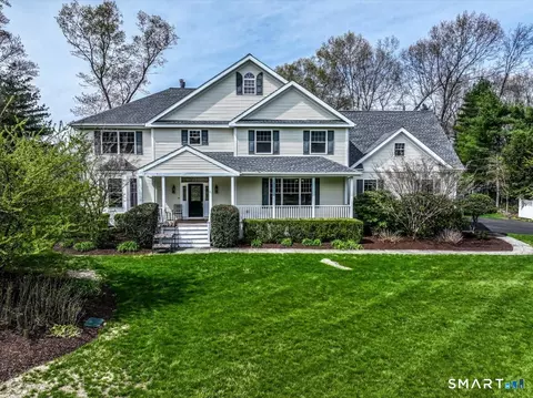 21 Pearl St, Newtown, CT 06482