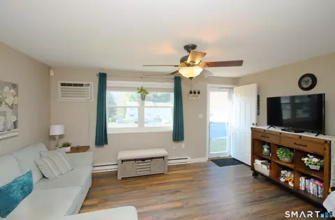 1081 New Haven Rd #10C, Naugatuck, CT 06770