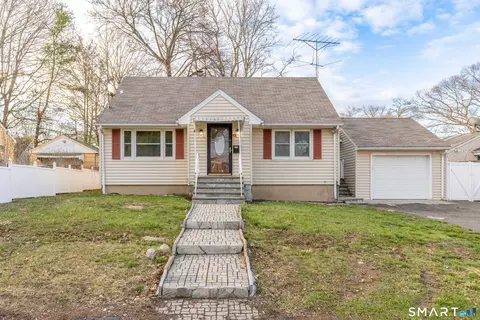 415 Jewett Ave, Bridgeport, CT 06606