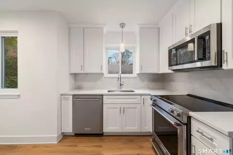 89 Heritage Vlg #D, Southbury, CT 06488