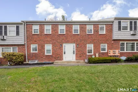 7 Old Farms Ln #7, New Milford, CT 06776