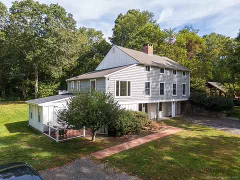 147 Pequot Ave, Groton, CT 06355