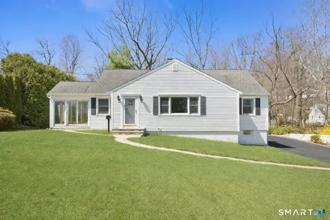 19 Glendale Cir, Stamford, CT 06906