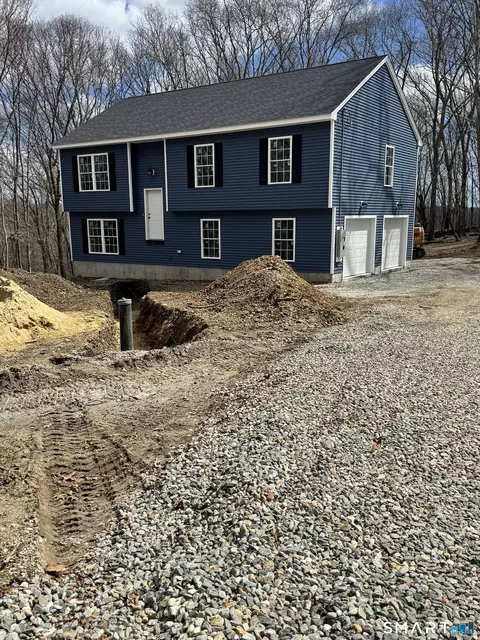 11 Mamacoke Rd, Quaker Hill, CT 06375