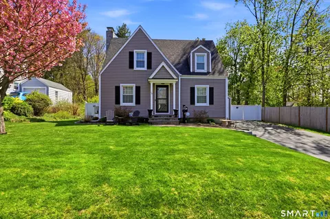 19 Cheney Ln, Newington, CT 06111