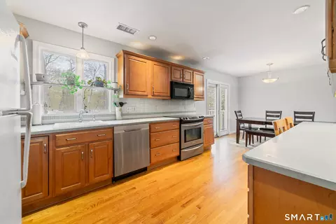 Kitchen - 51 Sky View Cir, Hamden, CT 06514 photo 2 of 4
