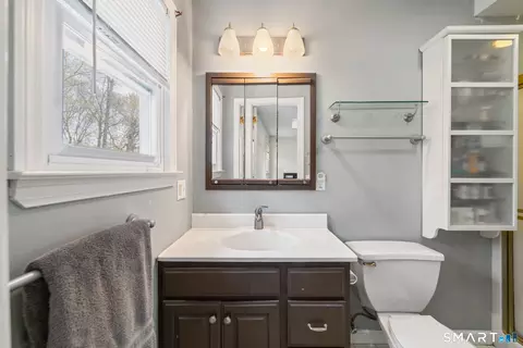 Bath - 51 Sky View Cir, Hamden, CT 06514 photo 2 of 4