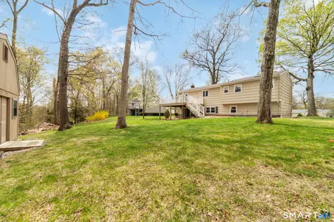 Exterior - 51 Sky View Cir, Hamden, CT 06514 photo 5 of 6