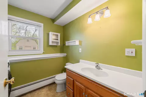 Bath - 51 Sky View Cir, Hamden, CT 06514 photo 4 of 4