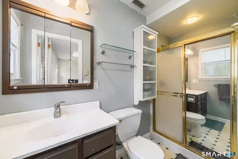 Bath - 51 Sky View Cir, Hamden, CT 06514 photo 3 of 4