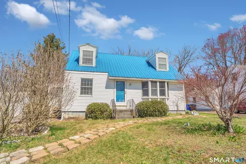 1 King Ct, Enfield, CT 06082