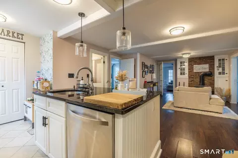 Kitchen - 33 Jerusalem Hl, Trumbull, CT 06611 photo 1 of 5