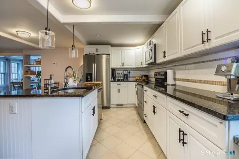 Kitchen - 33 Jerusalem Hl, Trumbull, CT 06611 photo 2 of 5