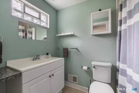 Bath - 33 Jerusalem Hl, Trumbull, CT 06611 photo 1 of 1