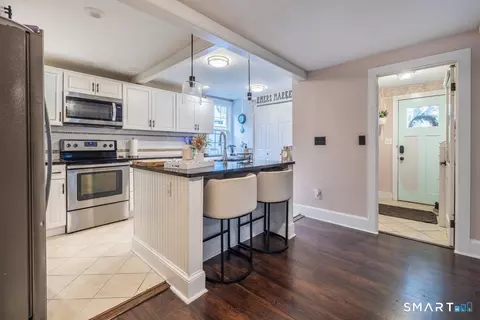 Kitchen - 33 Jerusalem Hl, Trumbull, CT 06611 photo 4 of 5