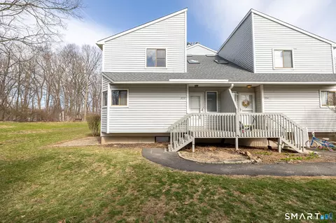 332 Cypress Rd #332, Newington, CT 06111