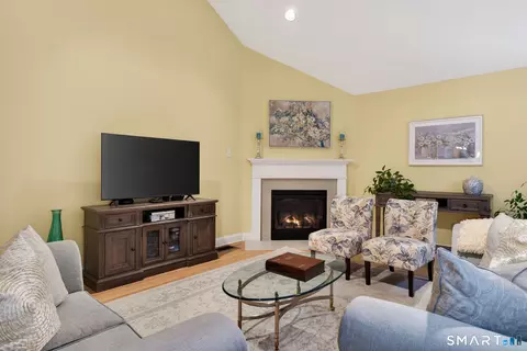 Living - 3 Windward Dr #3, Niantic, CT 06357 photo 4 of 4