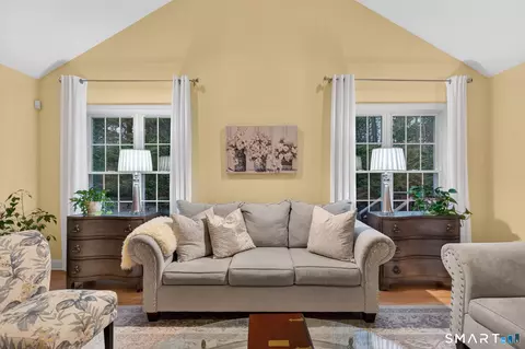 Living - 3 Windward Dr #3, Niantic, CT 06357 photo 2 of 4