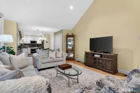 Living - 3 Windward Dr #3, Niantic, CT 06357 photo 3 of 4