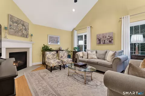 Living - 3 Windward Dr #3, Niantic, CT 06357 photo 1 of 4