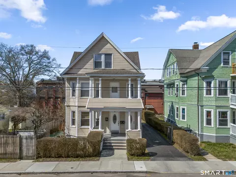 64 Connecticut Ave, New London, CT 06320