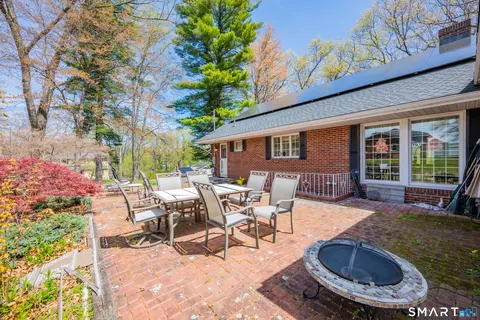 25 Doria Ln, South Windsor, CT 06074