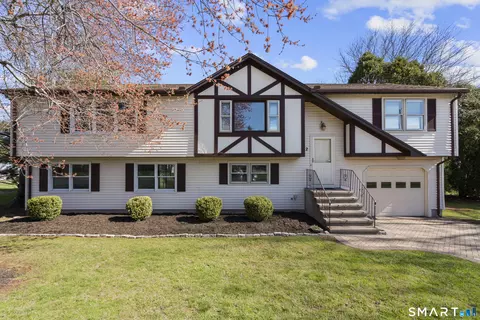 42 Divot Dr, Meriden, CT 06450