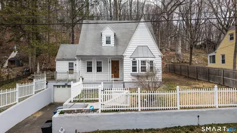 126 Emmett Ave, Derby, CT 06418