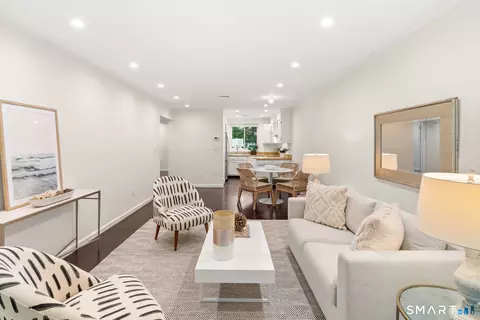 32 Rowayton Woods Dr #32, Norwalk, CT 06854