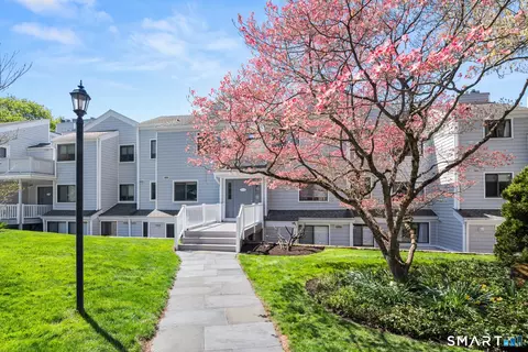 32 Rowayton Woods Dr #32, Norwalk, CT 06854