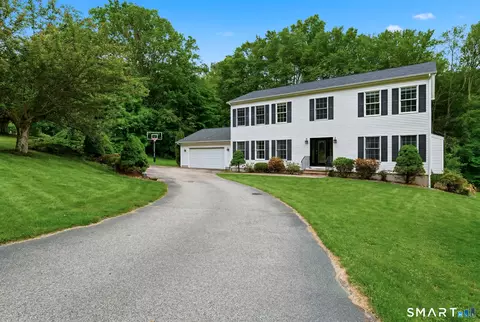19 Rosemarie Ln, Bozrah, CT 06334