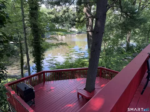 11 Circle Dr, Stratford, CT 06614