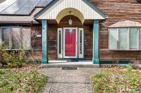 11 Circle Dr, Stratford, CT 06614