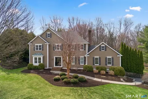 16 Shadowood Ln, Trumbull, CT 06611