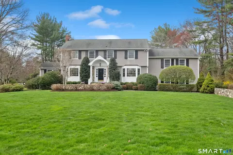 35 Danvers Ln, New Canaan, CT 06840