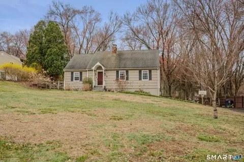 32 Greenbriar Ln, Newtown, CT 06470