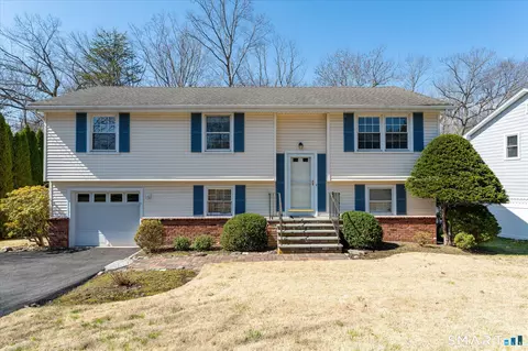 37 Elaine Dr, Stamford, CT 06902