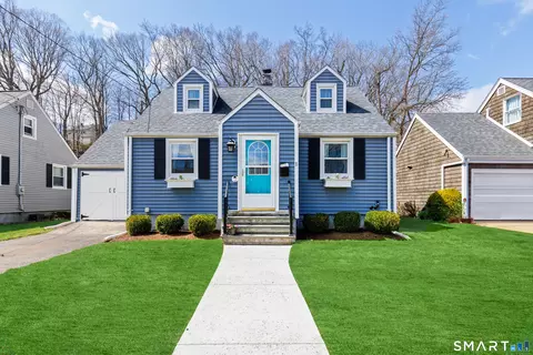 8 Bartlett Mnr, Norwalk, CT 06850