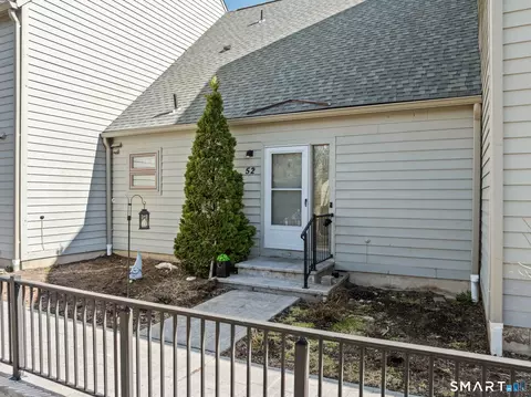 52 Hallmark Hill Dr #52, Wallingford, CT 06492